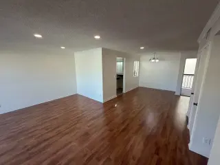 Glendale: 2 recámaras, 2 baños y balcón | $2,600/mes