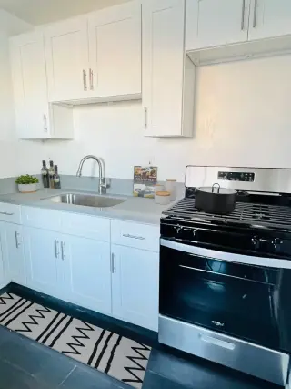MOVE - IN SPECIAL Trendy Studio! Renovated Unit w/ Parking Near Downtown LA!