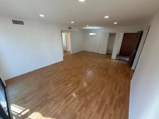 Glendale: 2 recámaras con balcón | $2,695/mes