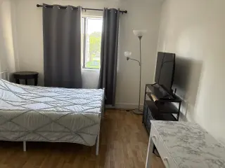 Habitación Acogedora en Renta con TV y Muebles