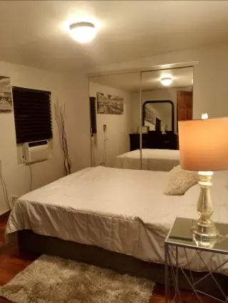 Cuarto con baño privado de renta