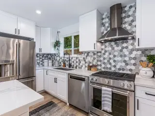 Ideally on a beautiful neighborhood in the foothills of Sunland