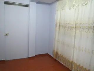 Se alquila minidepartamento semiamueblado en segundo piso en Covima La Molina