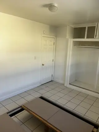 Cuarto espacioso en East LA