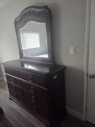 Set bedroom and mirror