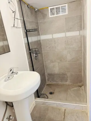 RENTA DE HABITACIÓN CON BAÑO PRIVADO