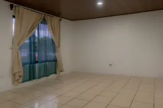 Amplia y cómoda casa en excelente ubicación en Perez Zeledon