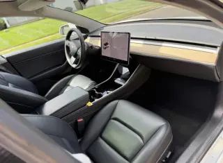 2019 Tesla Model 3 • Long Range Sedan 4D