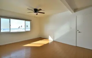 Bright upper 1 bedroom, 1 bath apartment in Hermosa Beach