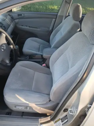 Toyota camry le 2004 titulo limpio