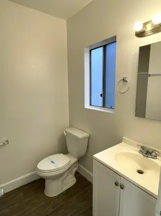 MOVE - IN SPECIAL Fully Renovated Studio in Prime Los Angeles Location