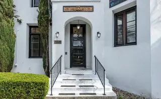 Modern Renovated Studio w/ SS Appliances – Prime Hollywood, Walk Score 94