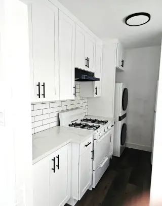 Hermoso Apartamento de 2 Rec / 1 Baño Totalmente Remodelado – Listo para Mudarse