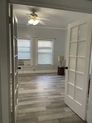 USC area.  Apartamento amplio, bonito y cómodo.