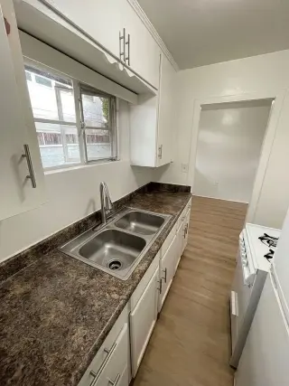 1 recamara en Cypress CA disponible ahora cocina y sala grandes