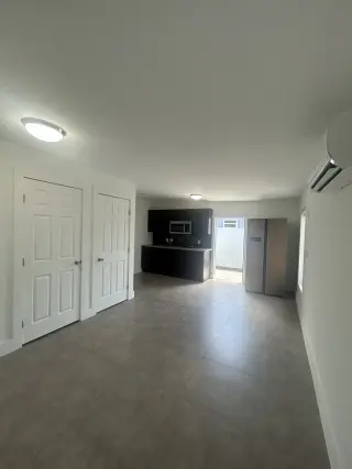 Efficiency en renta Westchester Miami Fl 33165