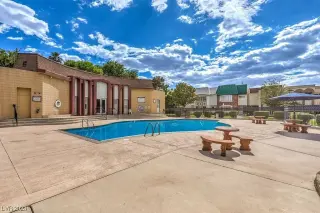 Casa 3 Recámaras/3 Baños, 1,840SF (89121) ¡Garage para 2 Carros y Patio Privado!