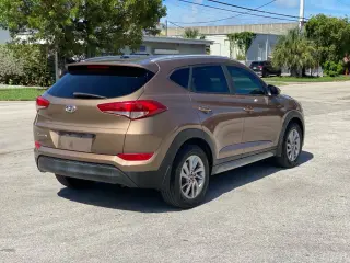 2017 Hyundai Tucson. 🧾 Título limpio 💲7.800 CASH