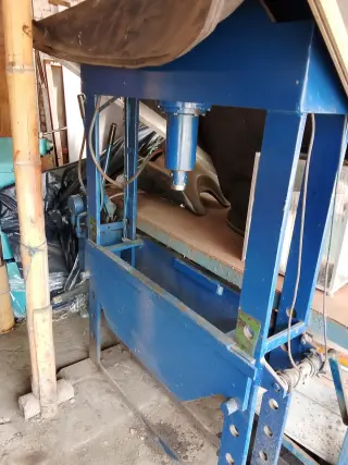 Torno  Pesado de 1.5 mts. Y Prensa Hidr. de 50 Ton.