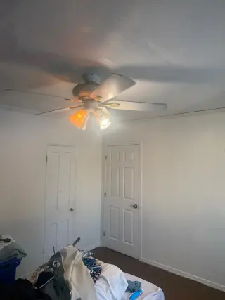 Cuarto con baño para hombre solo