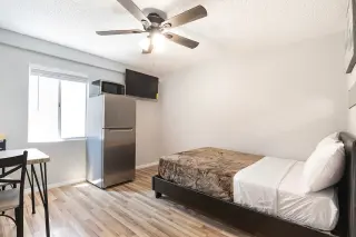 Cuarto Amueblado en Fraser Ave $845 - Bano Compartido