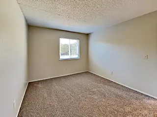3 dormitorios, 2 baños, listo para habitar.