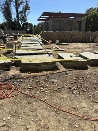 Trabajos de piedra: muros de retención, paredes y driveways decorados al gusto.