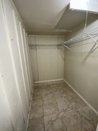 $650=AMPLIO CUARTO CON BAÑO INDEPENDIENTES DE CENTRICA CASA CERCA DE TODO