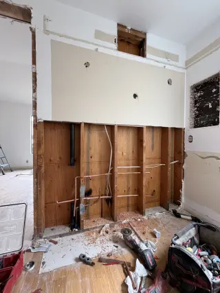 Proyecto de Renovación del Hogar - Estructura de Pared y Plomería