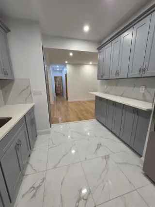 🏡 APARTAMENTO RENOVADO EN RENTA – WOODHAVEN, NY