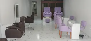 Arriendo local comercial Salon de Belleza Amoblado