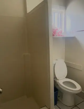 Cuarto grande de renta con baño