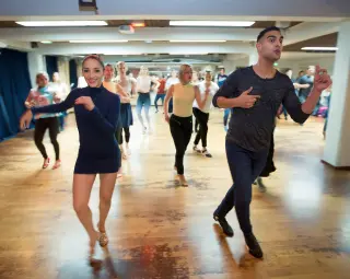 Clases de salsa online – aprende sin pareja