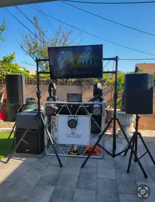DJ y PHOTOBOOTH MILLENNIUM
