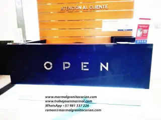 Cuarzo Azul Estelar en los tableros de los baños, cocinas, counters de atencion