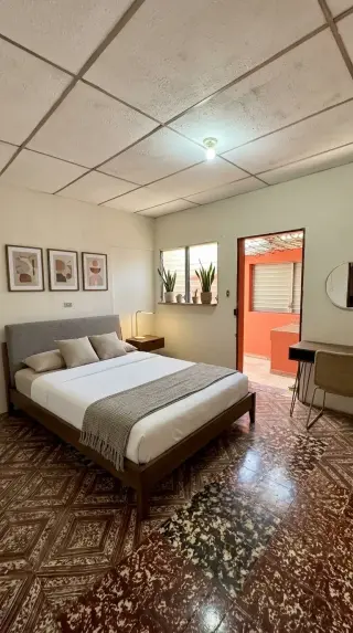 Propiedad comercial en Santa Ana 3 habitaciones en zona de alto tránsito