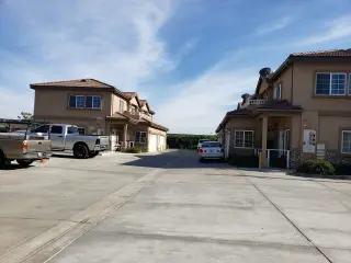 2/2 1/2 townhome in Fontana $2700