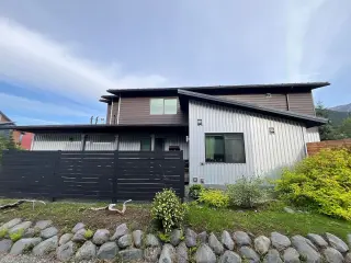 furnishede one-bedroom, one-bathroom apartment with stunning mountain views