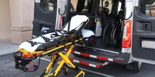 ASISTENTE DE TRANSPORTE MÉDICO