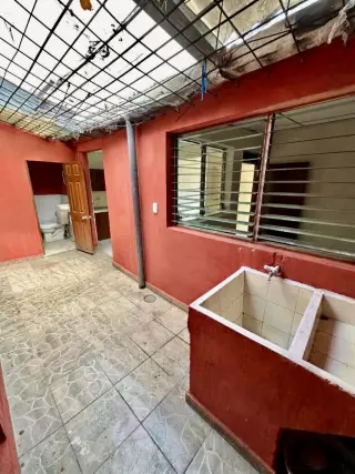 Casa de 3 habitaciones en zona de alto transito con potencial comercial