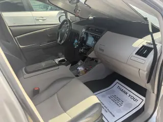 Toyota Prius V 2015 - Wagon Eficiente en Combustible con 5 Puertas