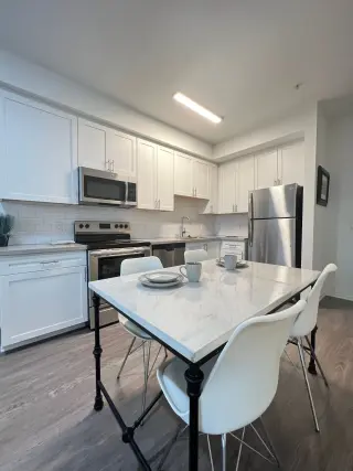 1 + 1 W LARGE BALCONIES / PATIOS! ROOFTOP POOL! GYM!