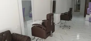 Arriendo local comercial Salon de Belleza Amoblado