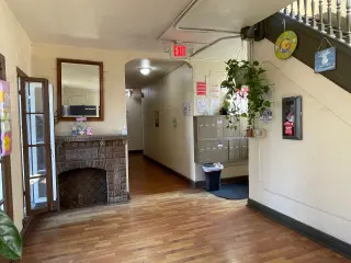 Renovated Studio Hilltop Views | Great Walk Score | Best Value