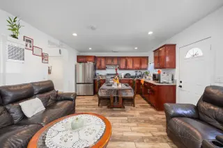 2 bedrooms 1 bathroom