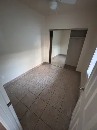 Dos. Casa de  2 recámaras, un baño