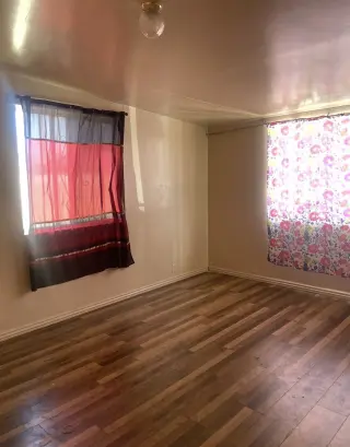 Cuarto grande de renta con baño