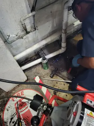 Servicios de Plomería 24/7 - JR Plumbing