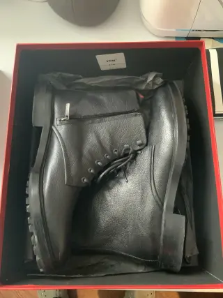 Botas Negras Elegantes en Caja Original  Men size 10.5 como nuevas