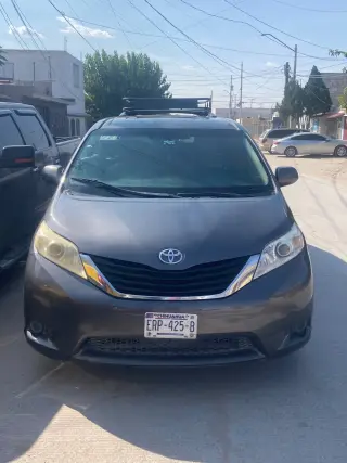 2013 TOYOTA SIENNA LE 3.5